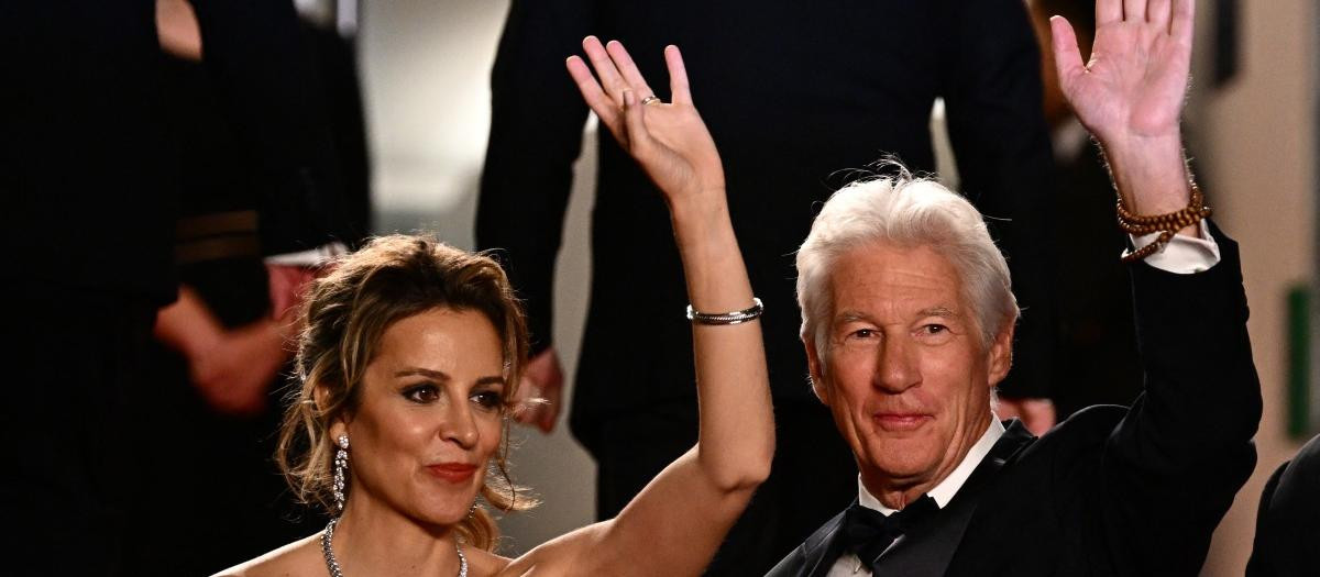 Richard Gere y su mujer Alejandra Silva durante la proyección de la película 'Oh Canada' en la 77ª edición del Festival de Cine de Cannes