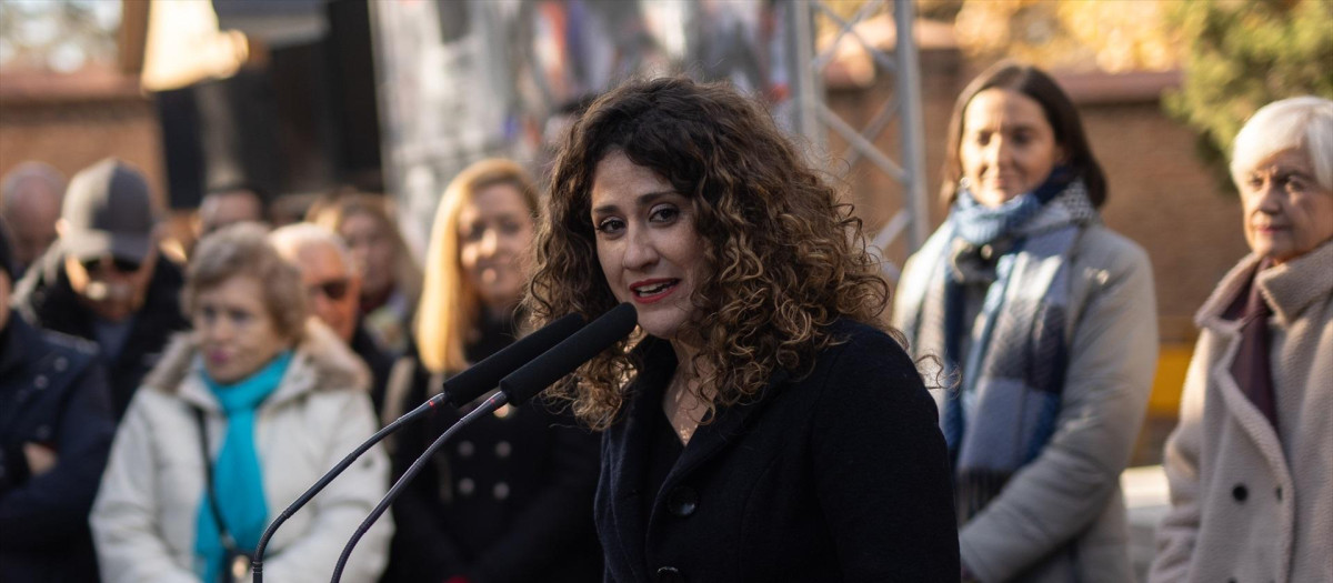 (Foto de ARCHIVO)
La concejala en el Ayuntamiento de Madrid, Enma López, interviene durante el acto de acto de homenaje al fundador del Partido Socialista Obrero Español (PSOE) y de la Unión General de Trabajadores (UGT), Pablo Iglesias Posse, en el 99 aniversario de su fallecimiento, en el Cementerio Civil de Madrid, a 9 de diciembre de 2024, en Madrid (España). Con este acto, arranca el año del centenario del fallecimiento de Pablo Iglesias. A lo largo de 2025 se celebrarán todo tipo de actos reivindicando su legado y la historia del PSOE.
Alejandro Martínez Vélez / Europa Press
09 DICIEMBRE 2024;PSOE;CCOO;PABLO IGLESIAS
09/12/2024