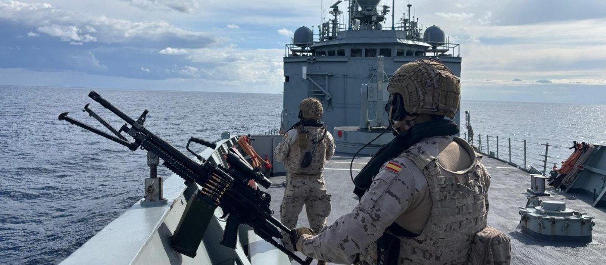 La fragata española Santa María F-84, en rumbo al Índico en el marco de la operación Atalanta