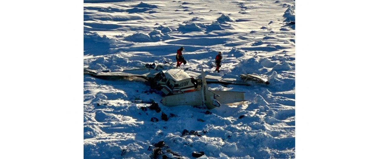 Al menos 3 muertos tras localizar los restos del avión que desapareció en Alaska el jueves