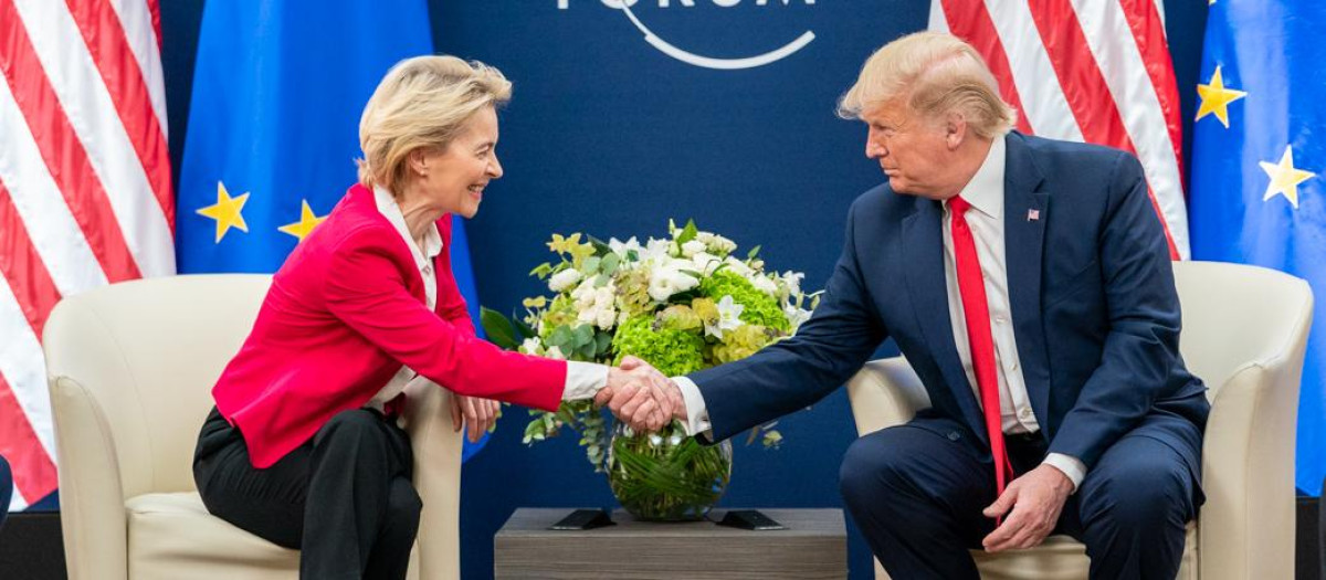 La presidenta de la Comisión Europea, Ursula Von der Leyen, y el presidente de EEUU, Donald Trump