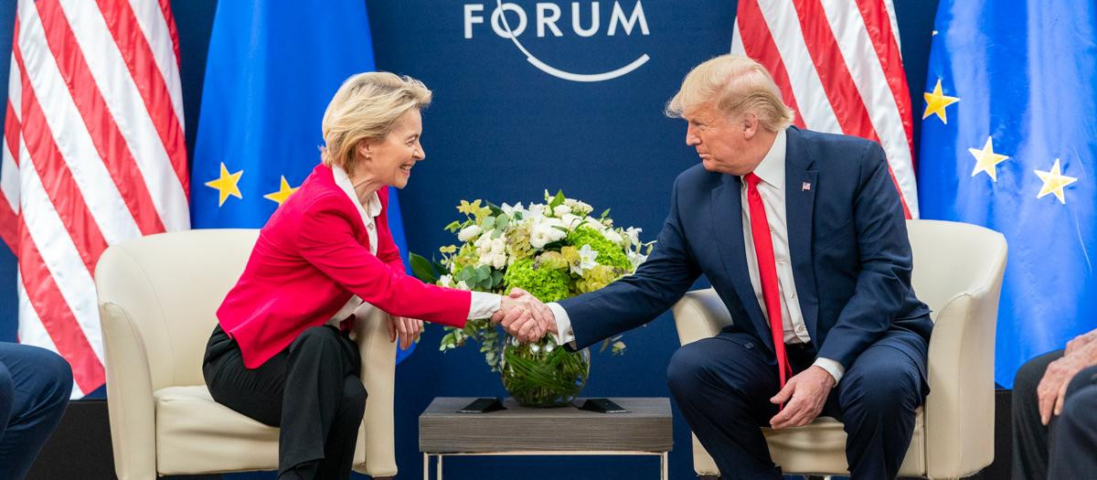 La presidenta de la Comisión Europea, Ursula Von der Leyen, y el presidente de EEUU, Donald Trump