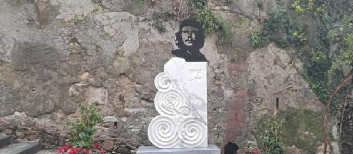 Estatua de Ernesto Che Guevara en Carra (Italia)
