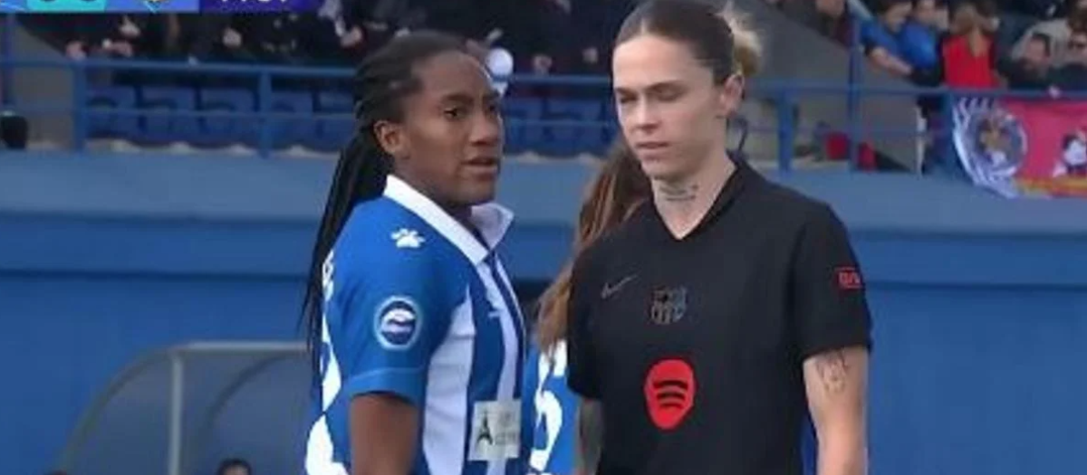 Mapi León realizó un gesto obsceno durante el derbi catalán