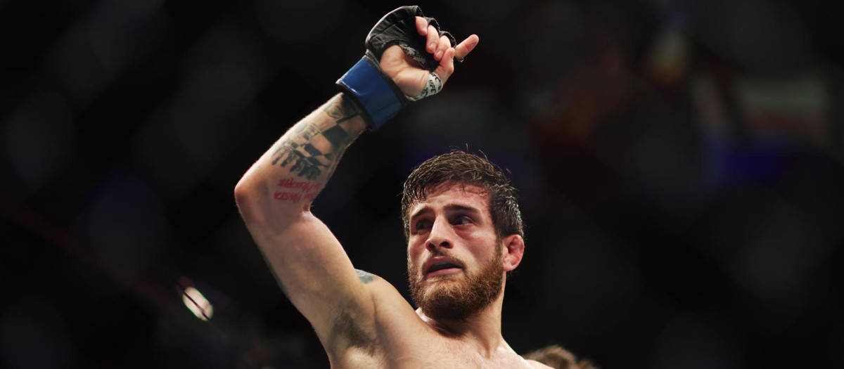 Aleksandre Topuria tras ganar su primer combate en la UFC