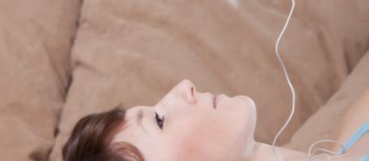 Un estudio concluyó que dormir con música altera la calidad del sueño