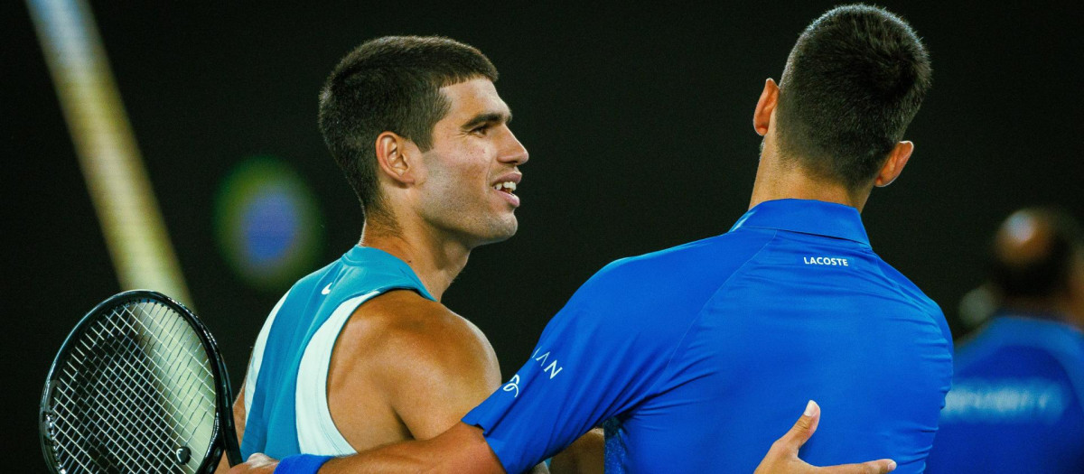 Carlos Alcaraz y Novak Djokovic, en los cuartos de final del Open de Australia 2025