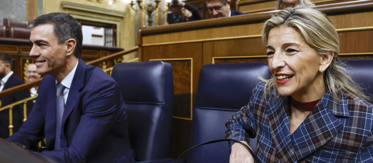 Pedro Sánchez y Yolanda Díaz, separados por el escaño vacío de María Jesús Montero