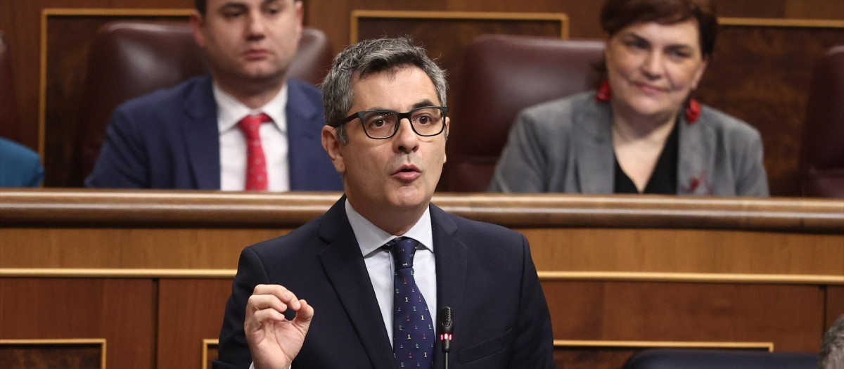 El ministro de la Presidencia, Relaciones con las Cortes y Justicia, Félix Bolaños, interviene durante una sesión de control