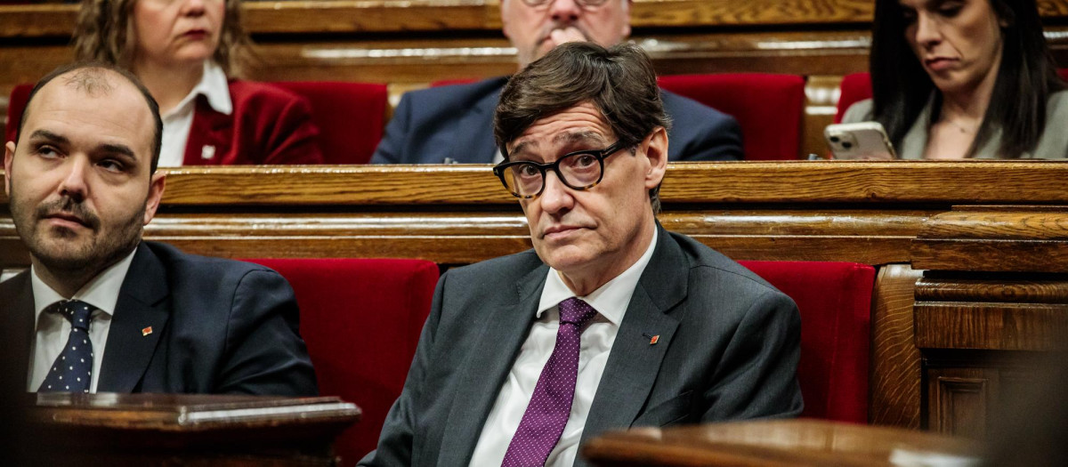 El presidente de la Generalitat, Salvador Illa, durante la sesión de control en el Parlament