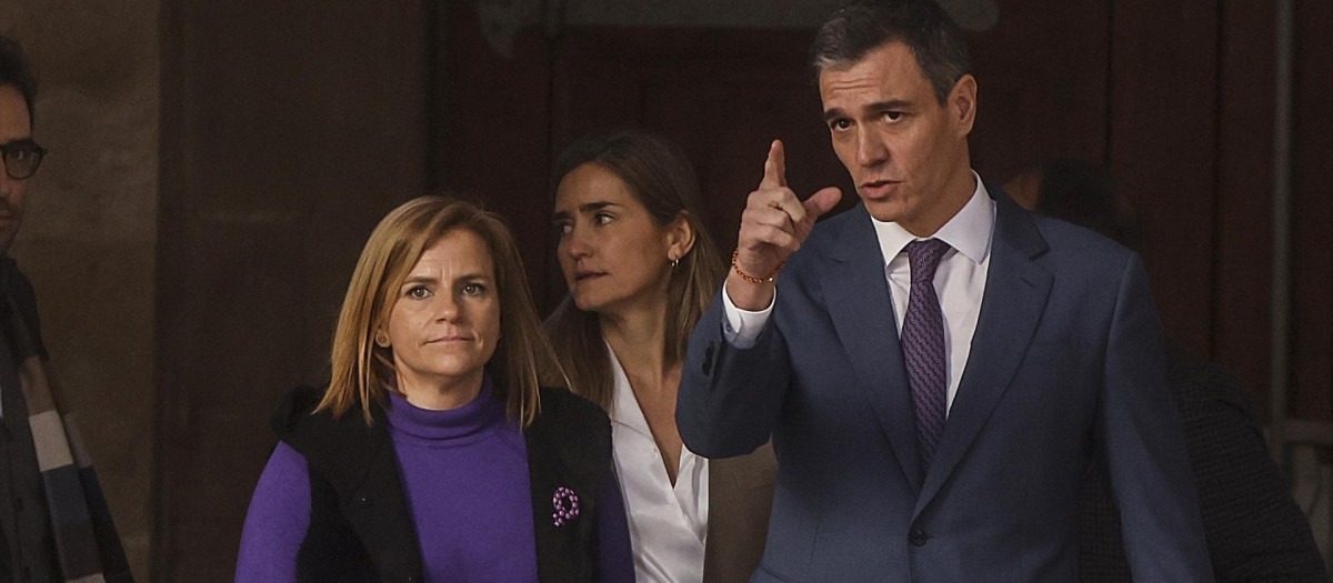Pedro Sánchez y Pilar Bernabé, en Valencia tras una reunión por la dana