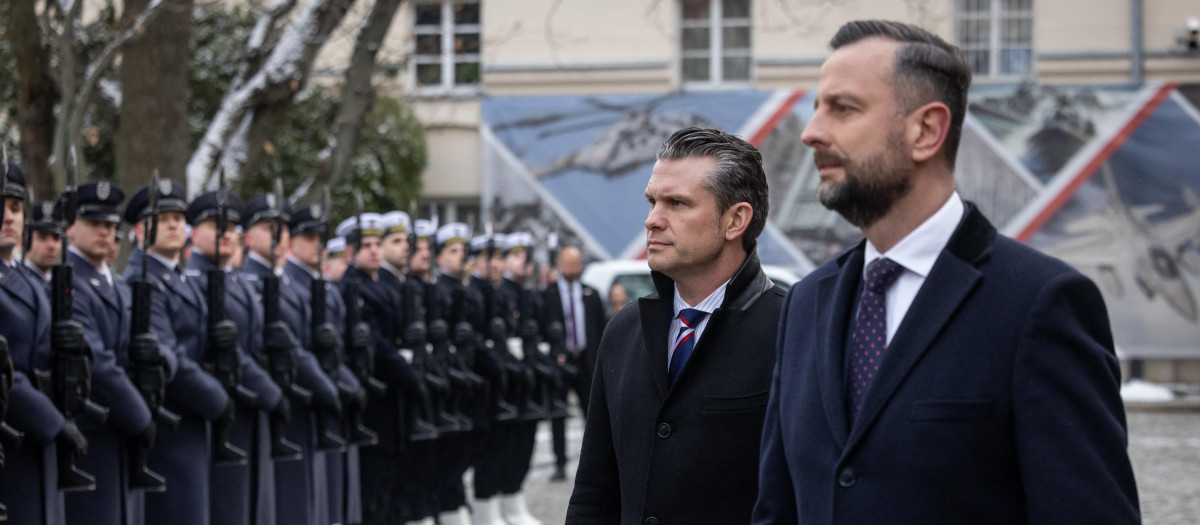 El ministro de Defensa de Polonia, Wladyslaw Kosiniak-Kamysz, y el secretario de Defensa de Estados Unidos, Pete Hegseth