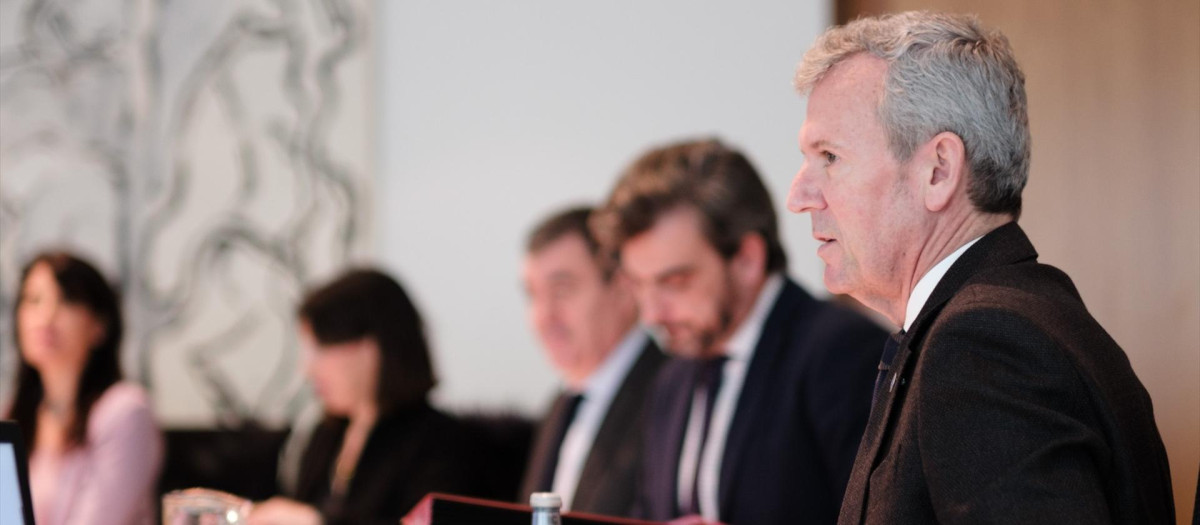 El presidente de la Xunta de Galicia, Alfonso Rueda, en la reunión del Consello este lunes en San Caetano