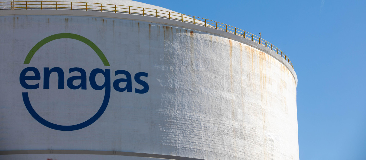 Planta de regasificación de Enagás del Puerto de Barcelona