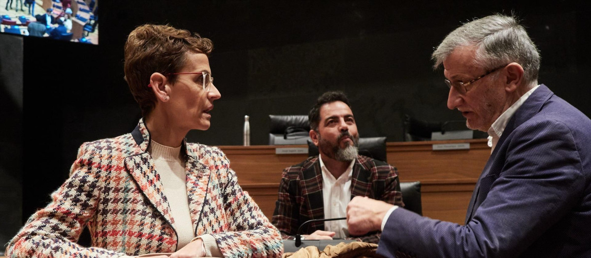 La presidenta del Gobierno de Navarra, María Chivite; el secretario de Organización del PSN, Ramón Alzórriz y el vicepresidente primero y consejero de Presidencia e Igualdad, Félix Taberna