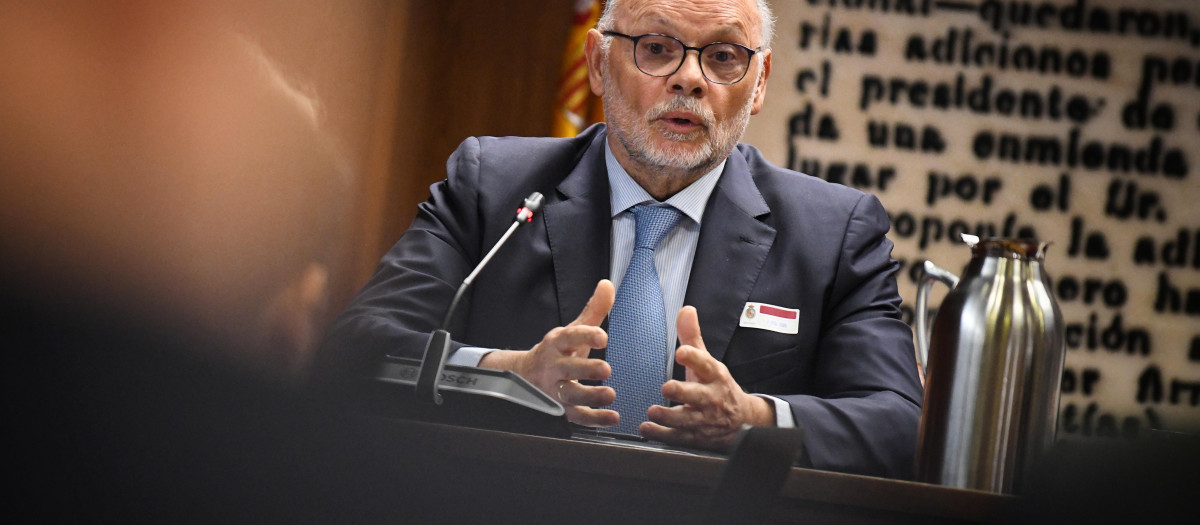 El exdirector general de Carreteras, Francisco Javier Herrero, comparece en la comisión del ‘caso Koldo’, en el Senado, a 18 de febrero de 2025, en Madrid (España). Herrero Lizano ha comparecido en la Comisión de Investigación sobre los contratos, licencias, concesiones, ayudas y otras operaciones del Gobierno y del sector público, relacionadas con la intermediación de Koldo García Izaguirre y con las demás personas vinculadas a la trama investigada en la Operación Delorme, y respecto a los presuntos delitos relativos a la corrupción que tengan una relación, directa o indirecta, o conexión con las mismas
Fernando Sánchez / Europa Press
18/2/2025
