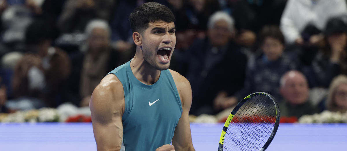 Carlos Alcaraz celebra la victoria ante Marin Cilic en primera ronda del ATP 500 de Doha