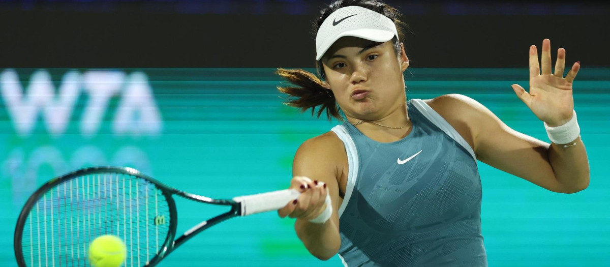 Emma Raducanu, durante el WTA 1000 de Dubái