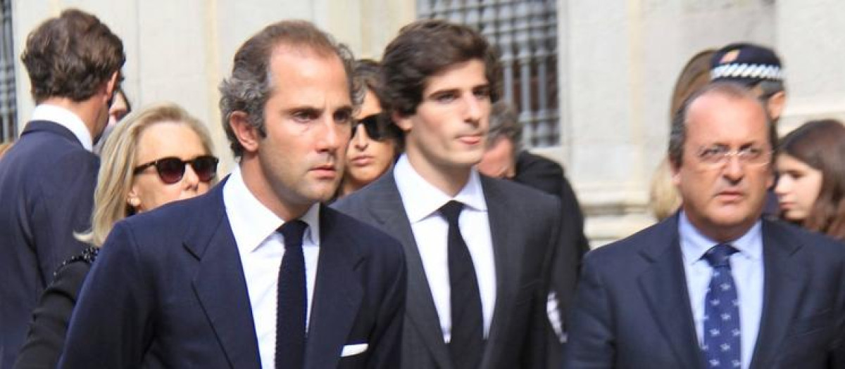 Luis Martínez de Irujo junto a su primo, Fernando Fitz-James