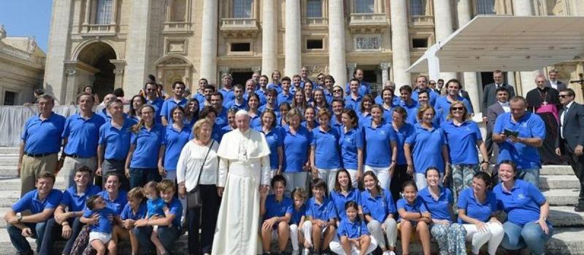 El Papa Francisco, junto a los Yayo