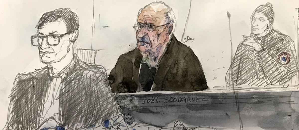 Un retrato de Joël Le Scouarnec (centro) durante el juicio en la corte de Vannes, Francia