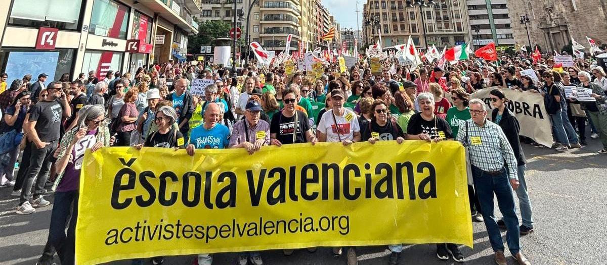 Una manifestación de Escola Valenciana contra la Ley de Libertad educativa del Gobierno de Mazón