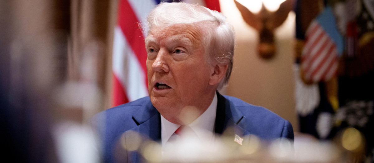 Donald Trump presidente de los EE.UU. en una reunión de Gabinete en la Casa Blanca