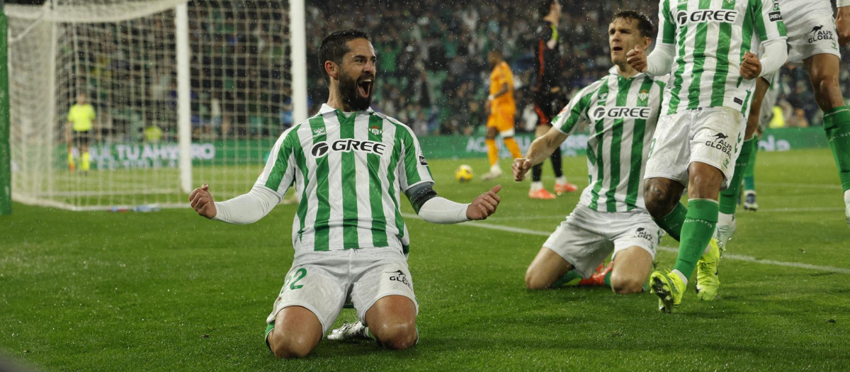 Isco celebra el segundo gol del Betis ante el Real Madrid