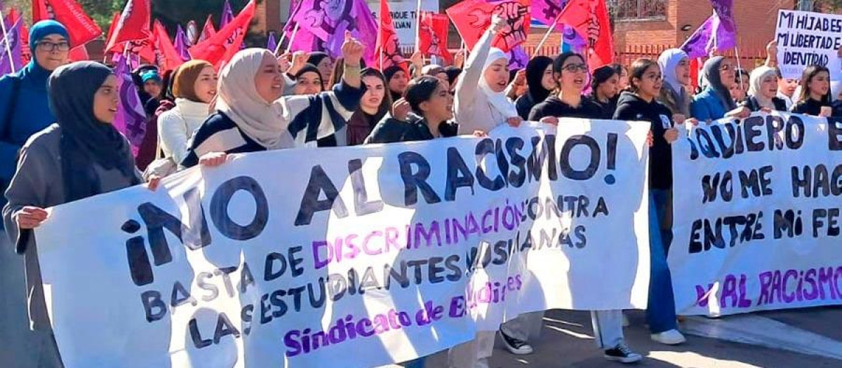 Manifestación en Parla en favor del hiyab