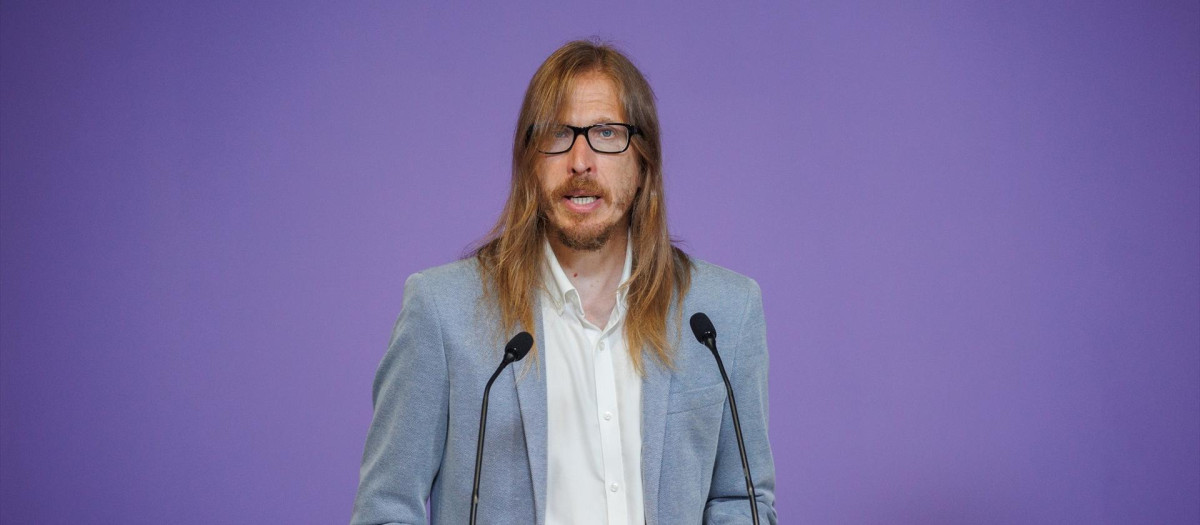 El secretario de Organización y Portavoz de Podemos, Pablo Fernández
