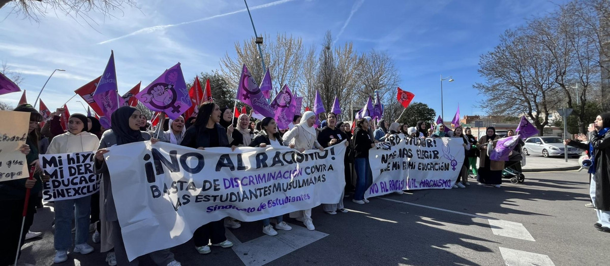 Manifestación en Parla en favor del hiyab