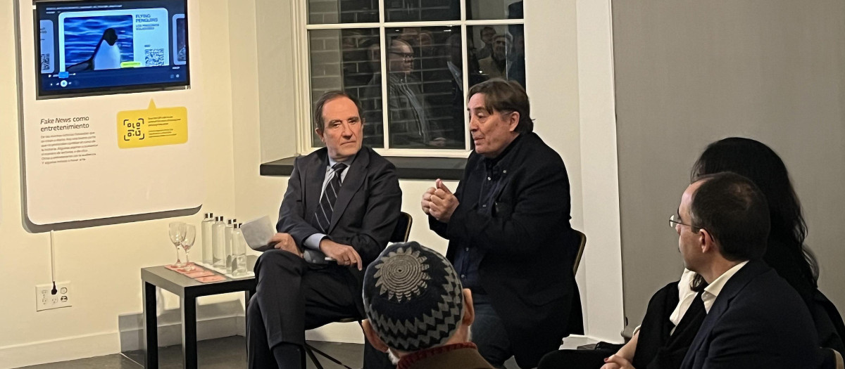 García Montero durante su intervención en la sede del Cervantes en Nueva York