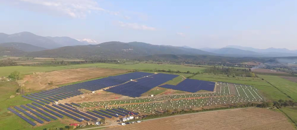 La central solar de Aghione, en Córcega