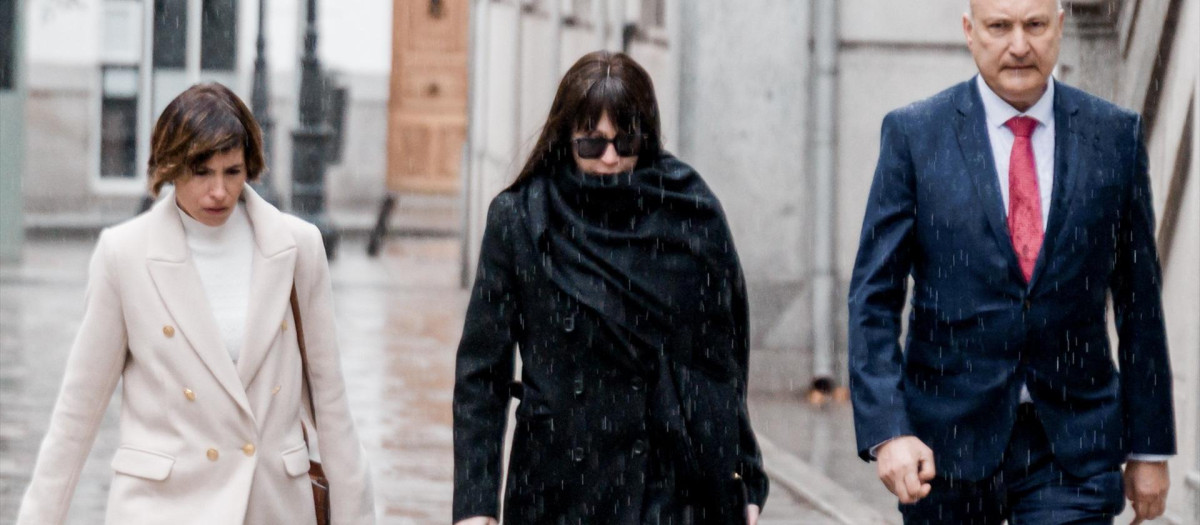 La expareja de Ábalos, Jéssica Rodríguez, a su llegada al Tribunal Supremo, a 27 de febrero de 2025