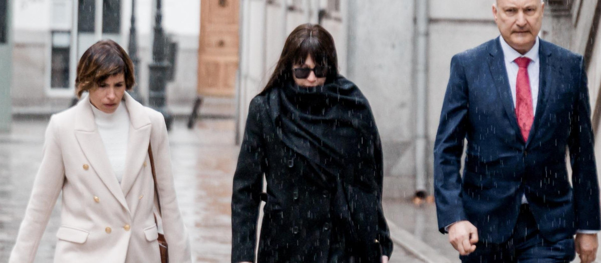 La expareja de Ábalos, Jéssica Rodríguez, a su llegada al Tribunal Supremo, a 27 de febrero de 2025