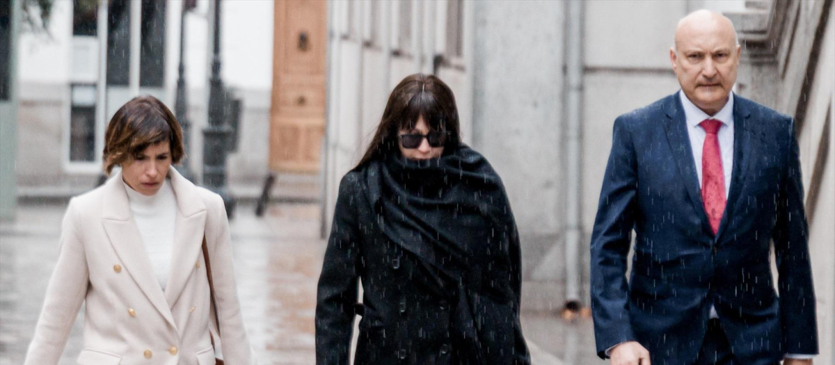 La expareja de Ábalos, Jéssica Rodríguez, a su llegada al Tribunal Supremo, a 27 de febrero de 2025