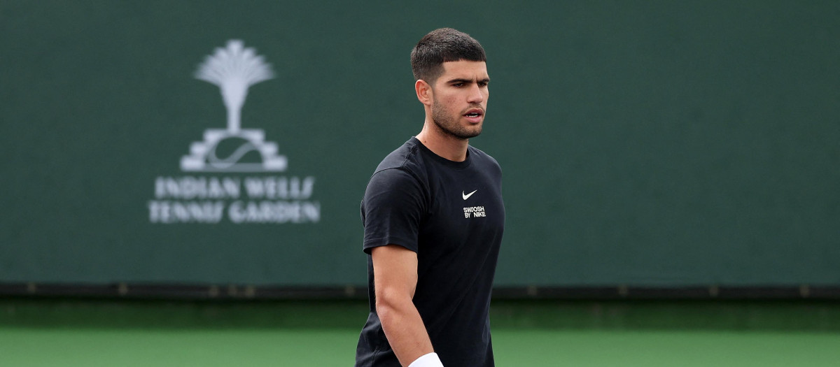 Carlos Alcaraz, en un entrenamiento en Indian Wells
