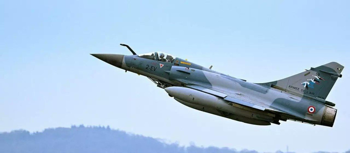 Un avión Mirage de la fuerza aérea francesa