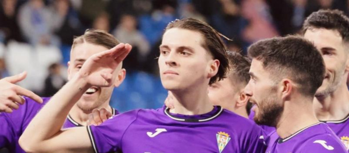 Álex Sala celebra el 0-1 en Riazor