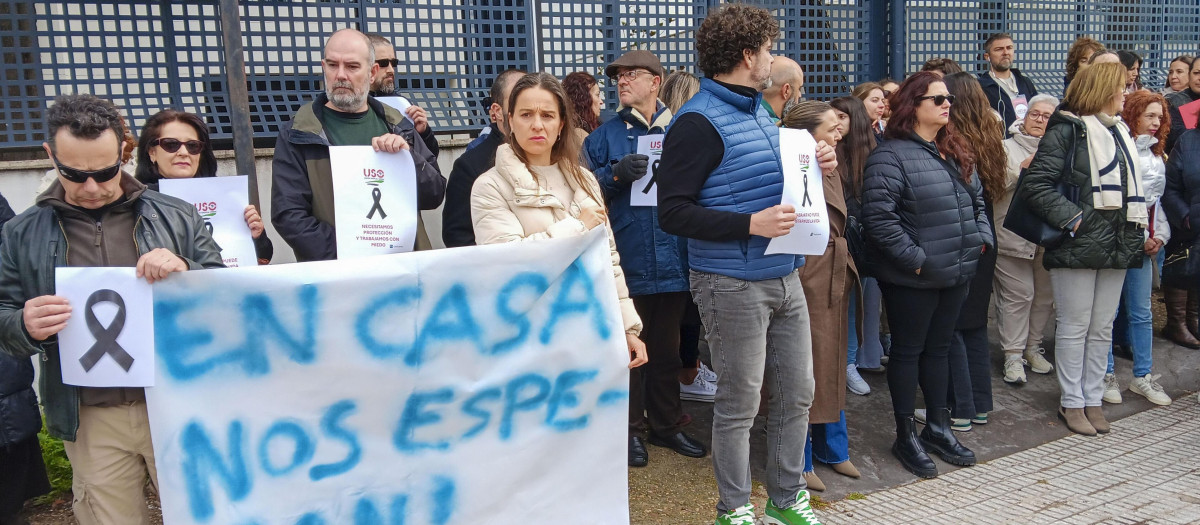 Concentración tras el asesinato de una trabajadora social en Badajoz