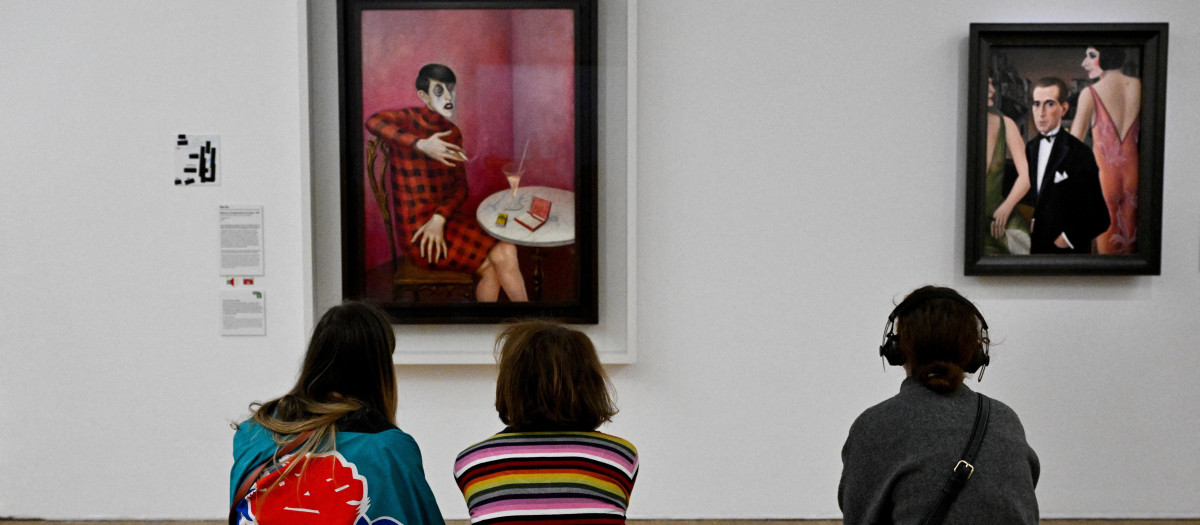 Visitantes en el Centro Pompidou de París