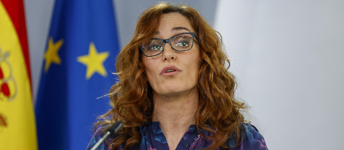 La ministra de Sanidad, Mónica García, durante la rueda de prensa posterior a la reunión del Consejo de Ministros celebrado este martes en La Moncloa
