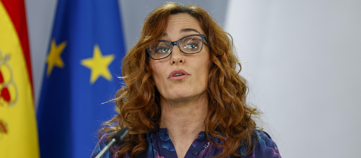 La ministra de Sanidad, Mónica García, durante la rueda de prensa posterior a la reunión del Consejo de Ministros celebrado este martes en La Moncloa