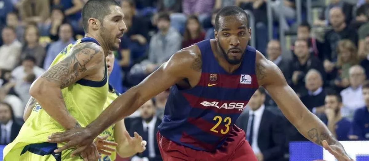 El pívot jamaicano, Samardo Samuels, en un partido con el Barça Basket