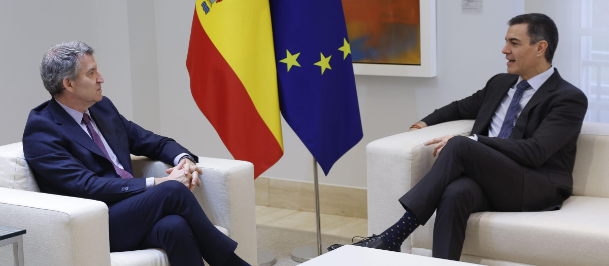 Pedro Sánchez y Alberto Núñez Feijóo, este jueves en la Moncloa
