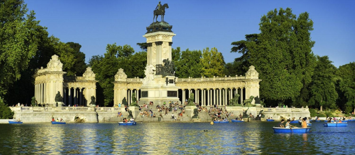 Imagen del estanque del parque de El Retiro
