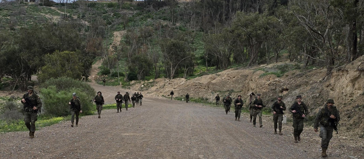 Marcha militar de endurecimiento en Melilla del Grupo de Artillería Antiaérea II/32