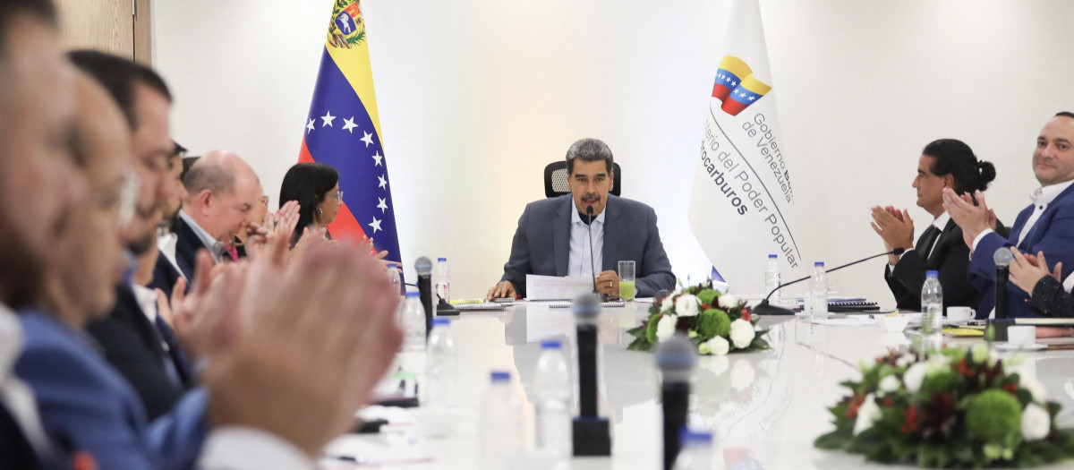Nicolás Maduro hablando durante una reunión con sus ministros en Caracas