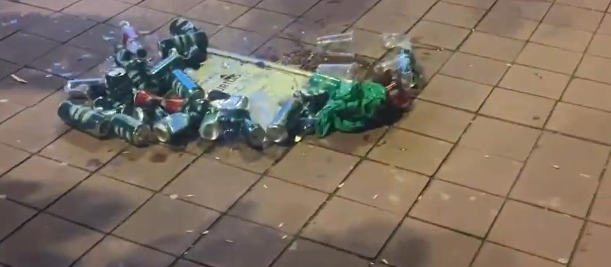 La placa de Courtois llena de basura
