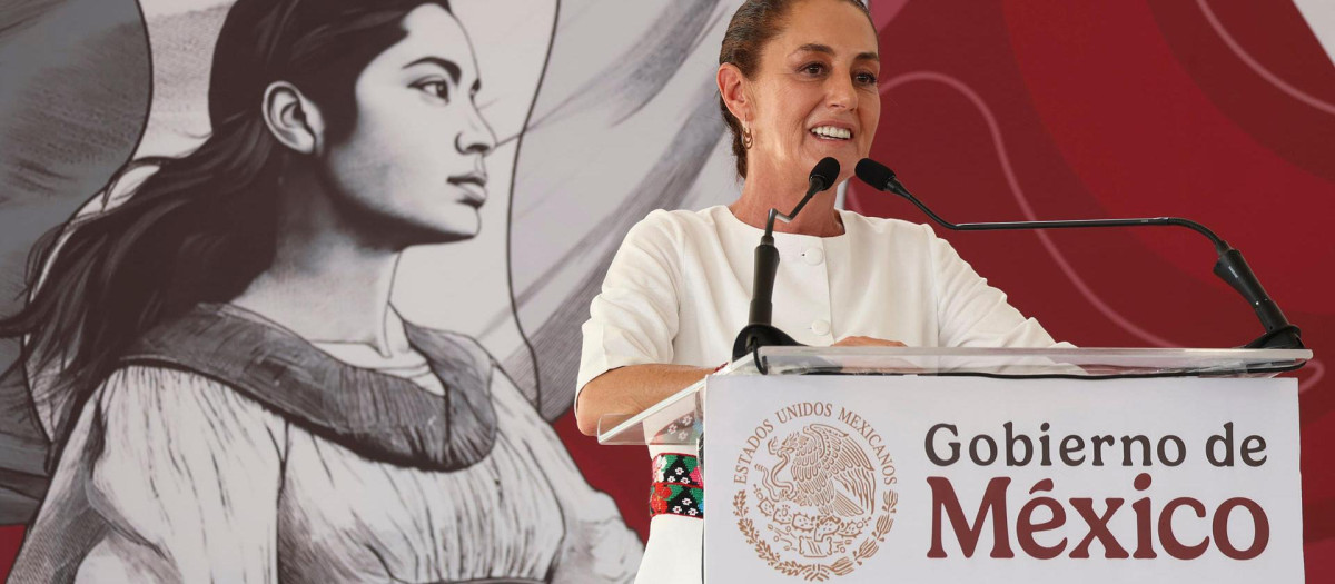 MEX6607. VILLAHERMOSA (MÉXICO), 16/03/2025.- Fotografía cedida por la presidencia de México, de la presidenta de México, Claudia Sheinbaum, durante un acto protocolario este domingo, en el estado de Tabasco (México). Sheinbaum inauguró la planta potabilizadora denominada Carrizal 2, obra con la que pretende ampliar el acceso a agua potable para más de 500.000 habitantes en Tabasco, en el sureste mexicano. EFE/Presidencia de México/SOLO USO EDITORIAL/NO VENTAS/SOLO DISPONIBLE PARA ILUSTRAR LA NOTICIA QUE ACOMPAÑA (CRÉDITO OBLIGATORIO)